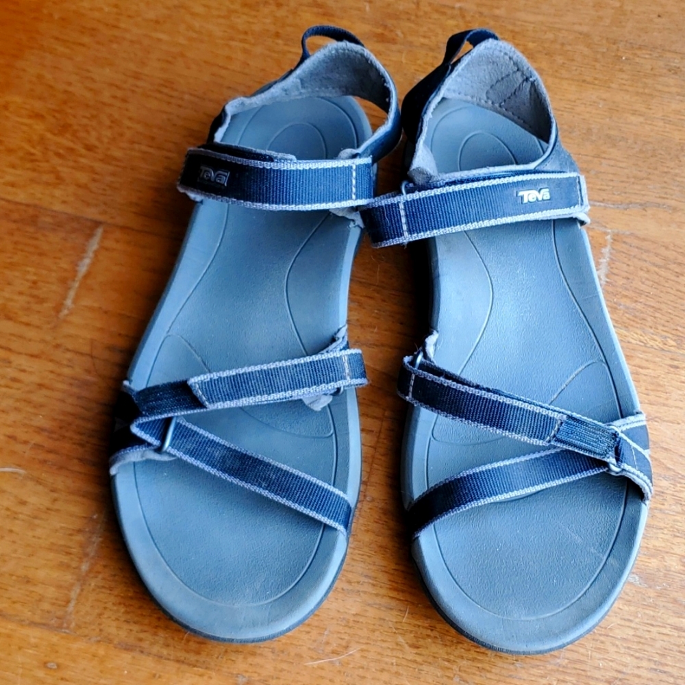 Size 9 Black Tevas Verra